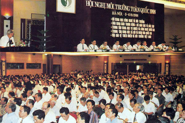 30[-]NĂM[-]VACNE:[-]Đồng[-]tổ[-]chức[-]Hội[-]nghị[-]Môi[-]trường[-]toàn[-]quốc[-]lần[-]đầu[-]tiên